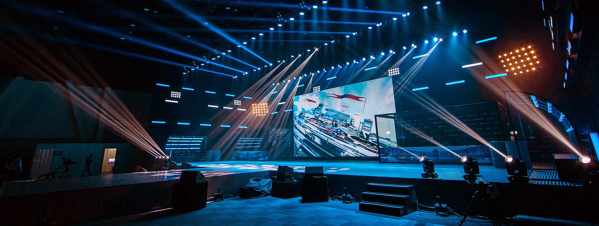 寧波鎮(zhèn)海區(qū)第15屆運動會開幕式舞臺搭建服務(wù)案例